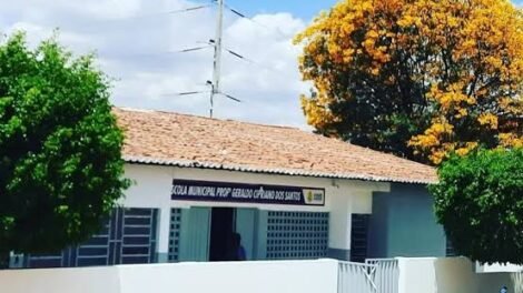 afogados:-escola-geraldo-cipriano-nega-ter-dado-presente-polemico-a-sandrinho.-“foi-uma-professora”