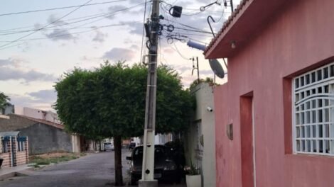 apos-materia-do-blog,-neoenergia-garante-troca-de-poste-em-carnaiba