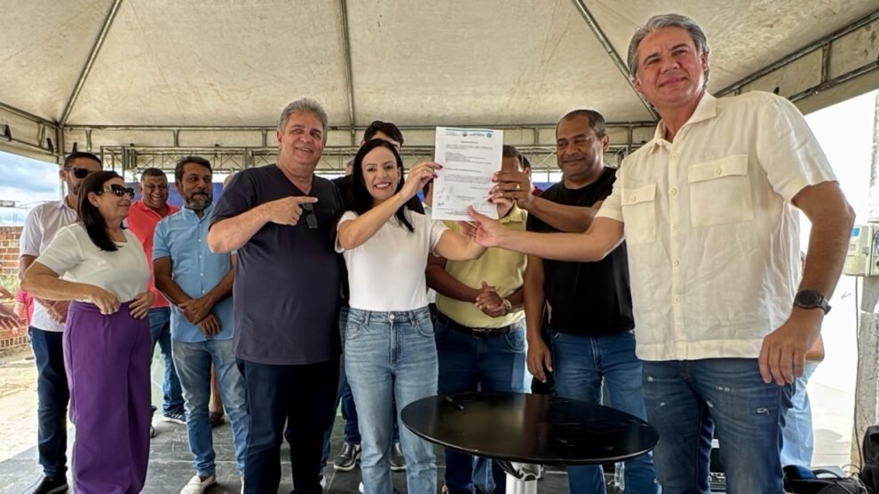 marcia-conrado-e-fernando-monteiro-assinaram-ordem-de-servico-para-reforma-do-pereirao