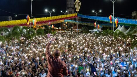 noite-religiosa-com-padre-fabricio-reune-multidao-em-itapetim