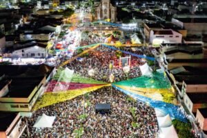 sao-pedro-de-itapetim-reune-multidao