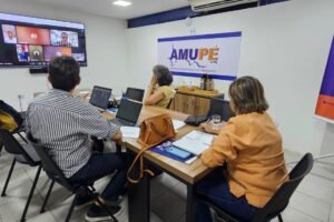 em-reuniao,-diretoria-da-amupe-discute-congresso,-seguranca,-previdencia-e-compesa