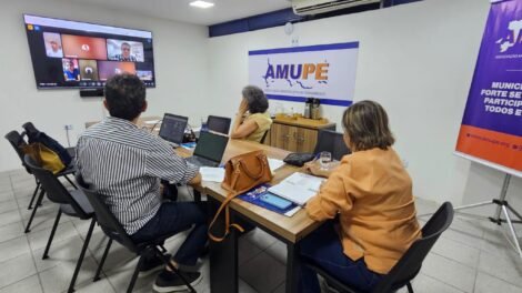 em-reuniao,-diretoria-da-amupe-discute-congresso,-seguranca,-previdencia-e-compesa