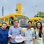 marconi-santana-participa-de-entrega-de-onibus-escolares-para-flores-e-santa-filomena