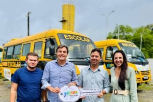 marconi-santana-participa-de-entrega-de-onibus-escolares-para-flores-e-santa-filomena