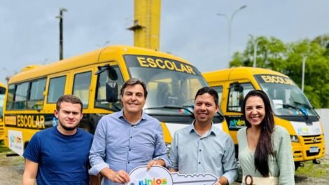 marconi-santana-participa-de-entrega-de-onibus-escolares-para-flores-e-santa-filomena