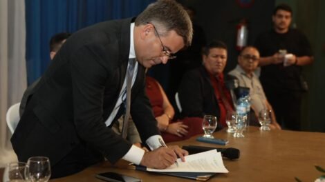 sandrinho-assinou-ordens-de-servico-de-2,5-milhoes-para-novas-obras-em-afogados-da-ingazeira 