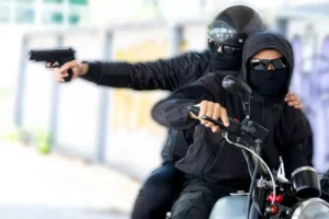 dupla-misteriosa-em-moto-amedronta-motociclistas-em-carnaiba