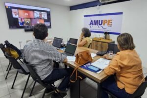 em-reuniao,-diretoria-da-amupe-discute-congresso,-seguranca,-previdencia-e-compesa