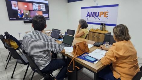 em-reuniao,-diretoria-da-amupe-discute-congresso,-seguranca,-previdencia-e-compesa