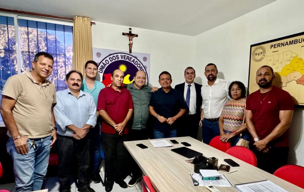 vereadores-de-limoeiro-reforcam-lacos-com-a-uvp-em-busca-de-apoio-legislativo