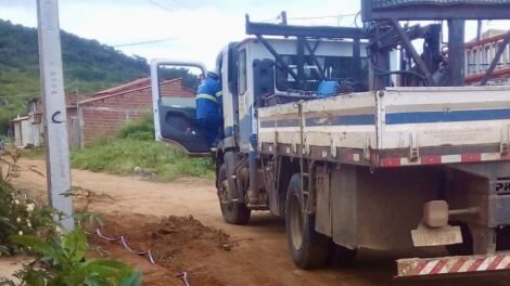 prefeitura-de-santa-cruz-da-baixa-verde-inicia-obra-de-rede-eletrica-em-casas-populares