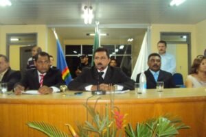 o-blog-e-a-historia:-quando-a-camara-rejeitou-as-contas-de-carlos-evandro