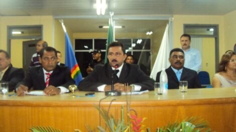 o-blog-e-a-historia:-quando-a-camara-rejeitou-as-contas-de-carlos-evandro