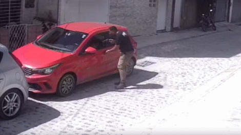 mulher-e-assaltada-ao-deixar-filhos-na-escola-em-boa-viagem;-criminoso-fugiu-com-carro