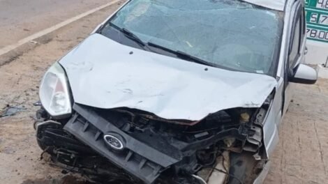 motorista-capota-carro-na-pe-320-em-carnaiba