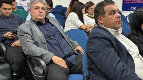 faeca-melo-participa-de-assembleia-extraordinaria-da-amupe-no-recife
