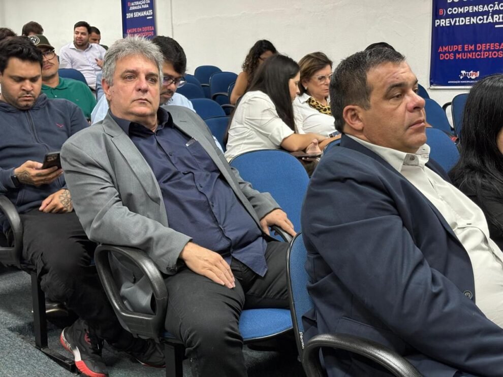 faeca-melo-participa-de-assembleia-extraordinaria-da-amupe-no-recife