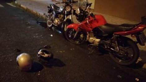 colisao-entre-motos-deixa-duas-pessoas-feridas-em-frente-ao-hec,-em-serra-talhada