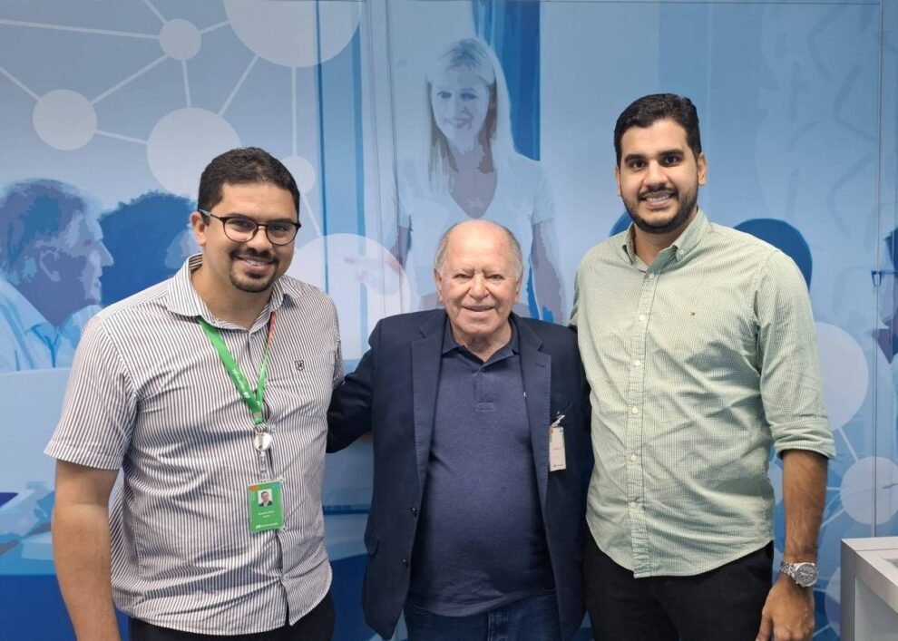 prefeito-de-iguaracy-se-reune-com-representantes-da-neoenergia 