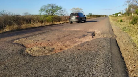 e-os-buracos-pequenos-na-pe-320-entre-tabira-e-afogados?