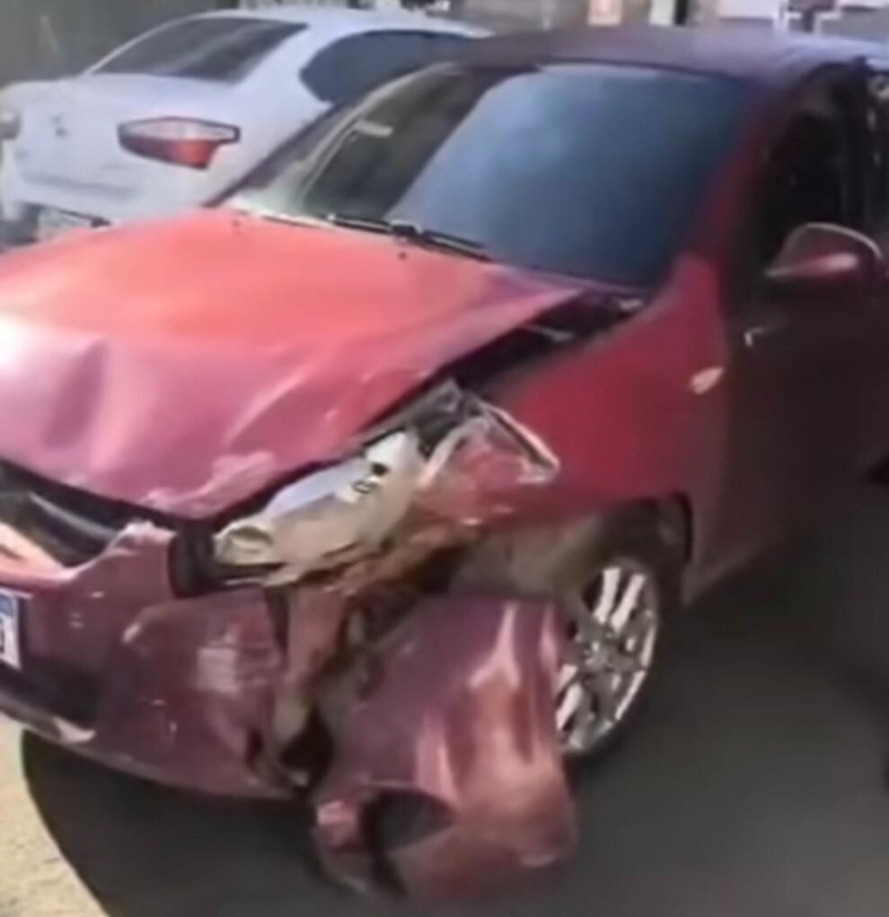 veiculo-bate-em-casa-no-centro-de-afogados