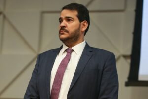 eduardo-bolsonaro-trouxe-uma-guerra-comercial-contra-o-pais,-diz-agu-a-cnn