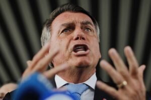 bolsonaro-e-alvo-de-operacao-da-pf-e-passara-a-usar-tornozeleira-eletronica