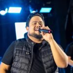 multidao-lota-palco-cultural-com-raphael-moura-e-renan-da-resenha-na-25a-exposerra
