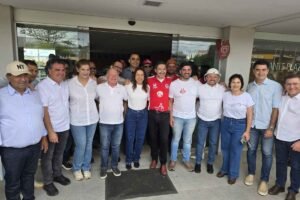 pedro-alves-acompanha-raquel-lyra-na-missa-do-vaqueiro