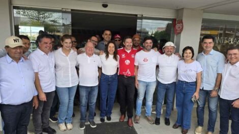 pedro-alves-acompanha-raquel-lyra-na-missa-do-vaqueiro