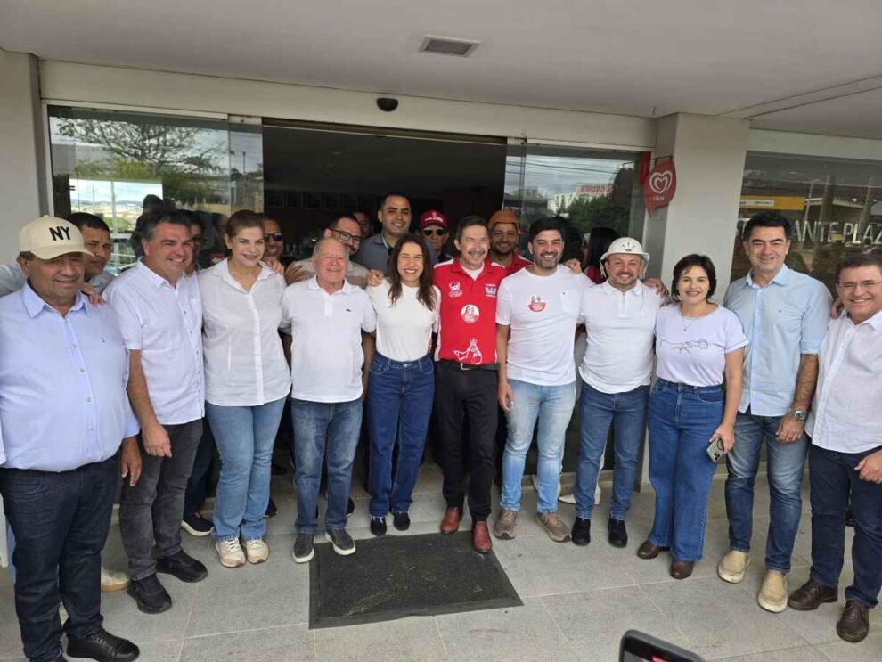 pedro-alves-acompanha-raquel-lyra-na-missa-do-vaqueiro