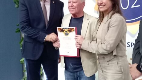 prefeito-de-iguaracy,-pedro-alves,-recebe-selo-de-transparencia-com-gastos-juninos