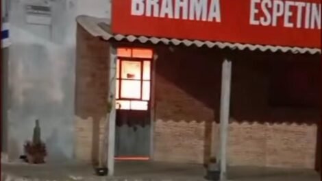 incendio-em-churrascaria-assusta-moradores-na-avenida-artur-padilha,-em-afogados