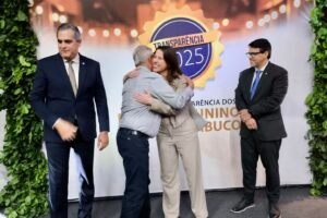 prefeito-de-quixaba-comemora-conquista-do-“selo-transparencia”