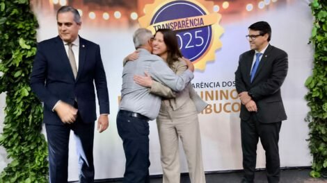 prefeito-de-quixaba-comemora-conquista-do-“selo-transparencia”