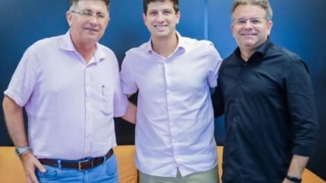 de-olho-em-2026,-adelmo-moura-e-sandrinho-palmeira-se-reunem-com-joao-campos