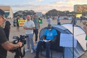 moraes-proibe-acampamentos-na-praca-dos-tres-poderes-e-ve-tentativa-de-coacao-contra-o-stf