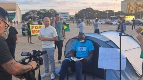 moraes-proibe-acampamentos-na-praca-dos-tres-poderes-e-ve-tentativa-de-coacao-contra-o-stf