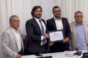 rodrigo-novaes-recebe-titulo-de-cidadao-triunfense