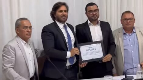 rodrigo-novaes-recebe-titulo-de-cidadao-triunfense