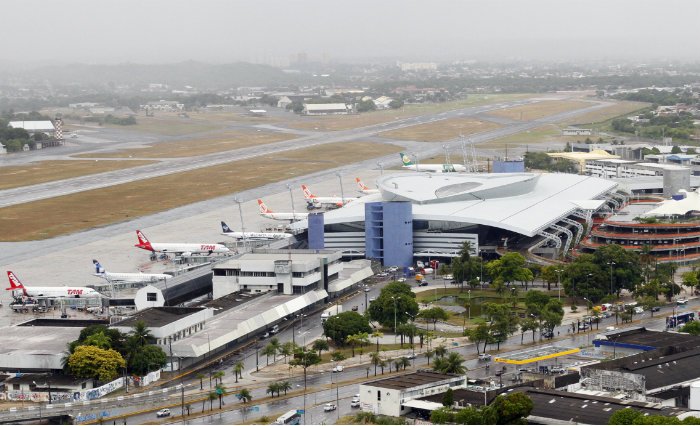 pouso-de-emergencia-no-recife:-comandante-da-azul-passa-mal-durante-voo-internacional