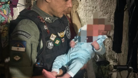 policiais-salvam-recem-nascido-de-5-dias-que-parou-de-respirar-no-recife