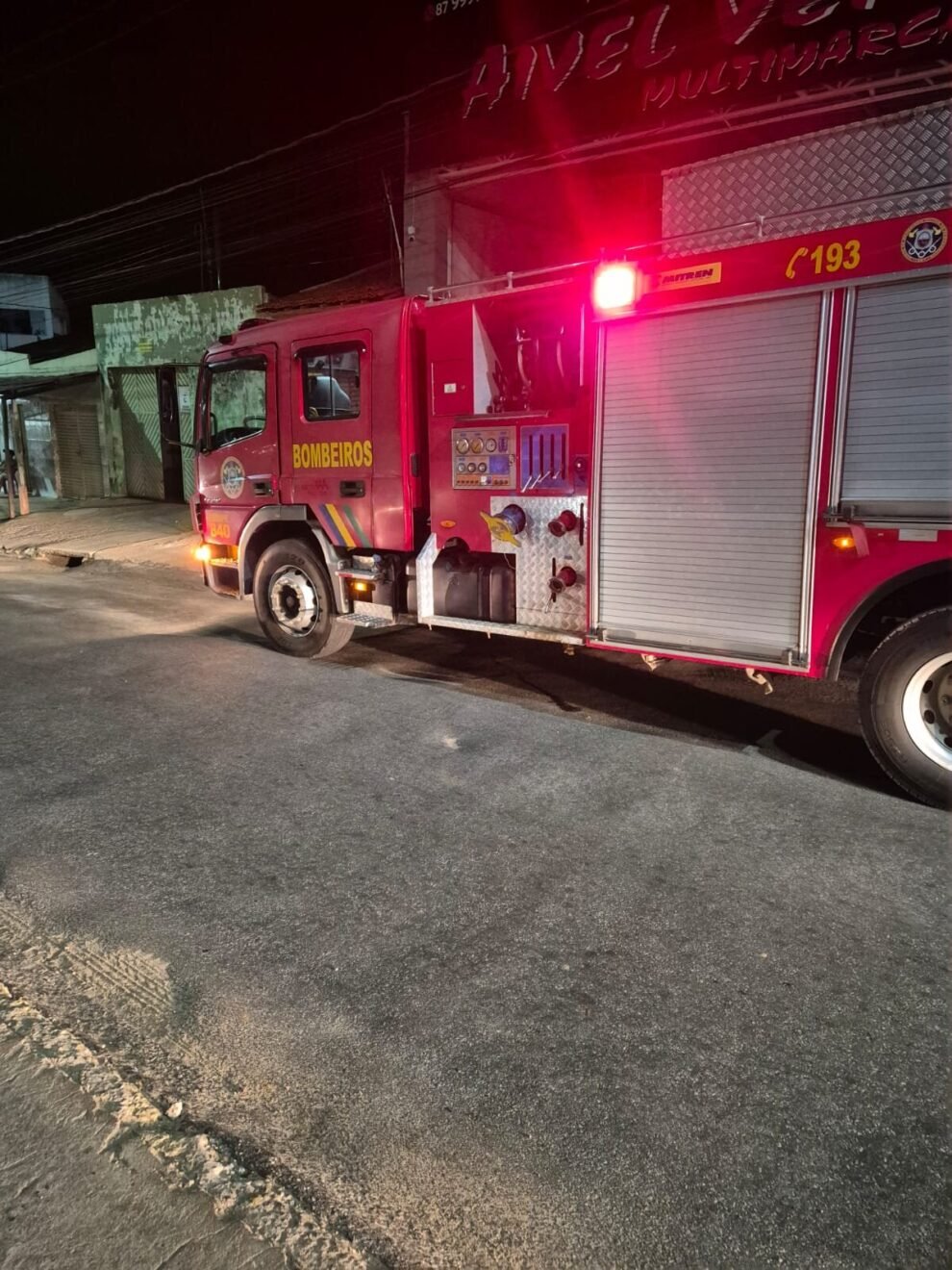 homem-recebe-descarga-eletrica-em-afogados