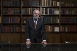 lula-diz-que-quer-conversar,-mas-nao-pretende-“baixar-a-cabeca”-pra-trump