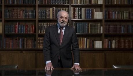 lula-diz-que-quer-conversar,-mas-nao-pretende-“baixar-a-cabeca”-pra-trump