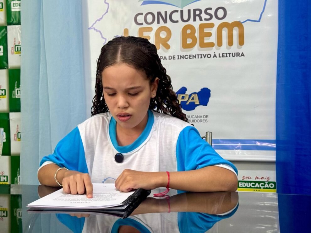 aluna-maria-isabel,-de-itapetim,-e-finalista-do-concurso-ler-bem-2025