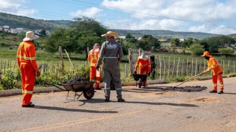 governo-de-pernambuco-inicia-operacao-tapa-buracos-na-pe-378-apos-solicitacao-de-doutor-ismael