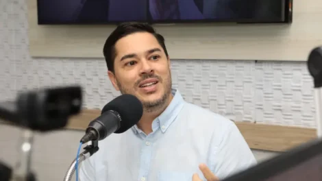 daniel-valadares-comemora-vinda-de-perito-do-inss-a-afogados-da-ingazeira