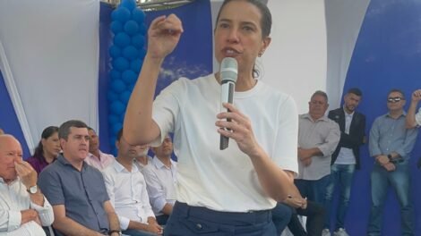 raquel-lyra-rebate-criticas-politicas-em-visita-a-iguaracy